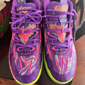 M.E.L.O men’s size 9.5 like new